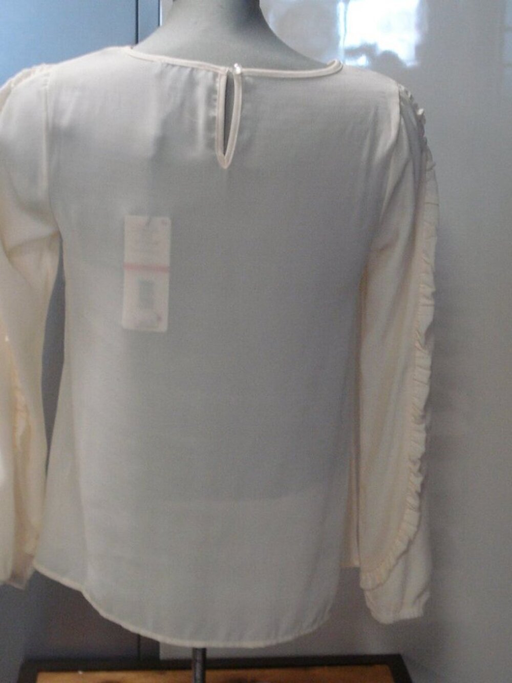 Joseph A Ruffled Top Women - Picture 3 of 4